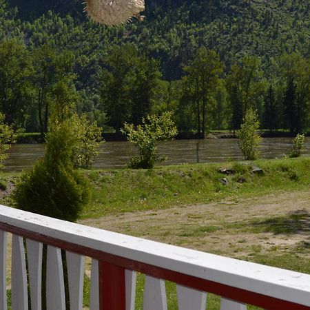 Rivermount Motel Little Fort Exteriör bild
