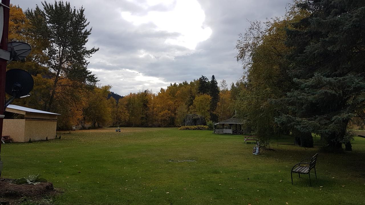 Rivermount Motel Little Fort Exteriör bild